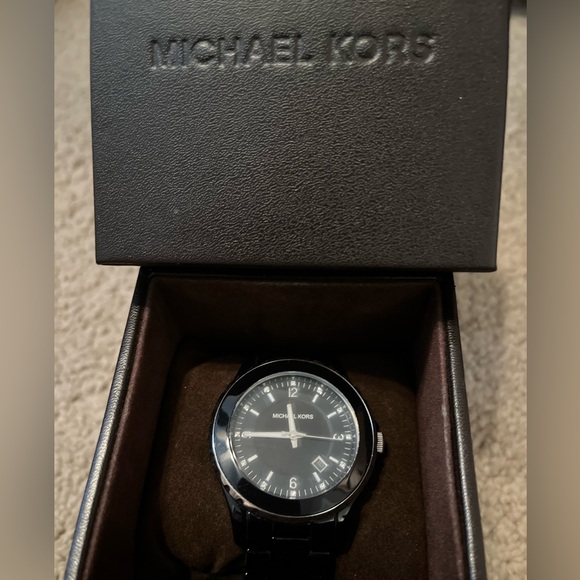 Michael Kors black watch - Picture 3 of 5
